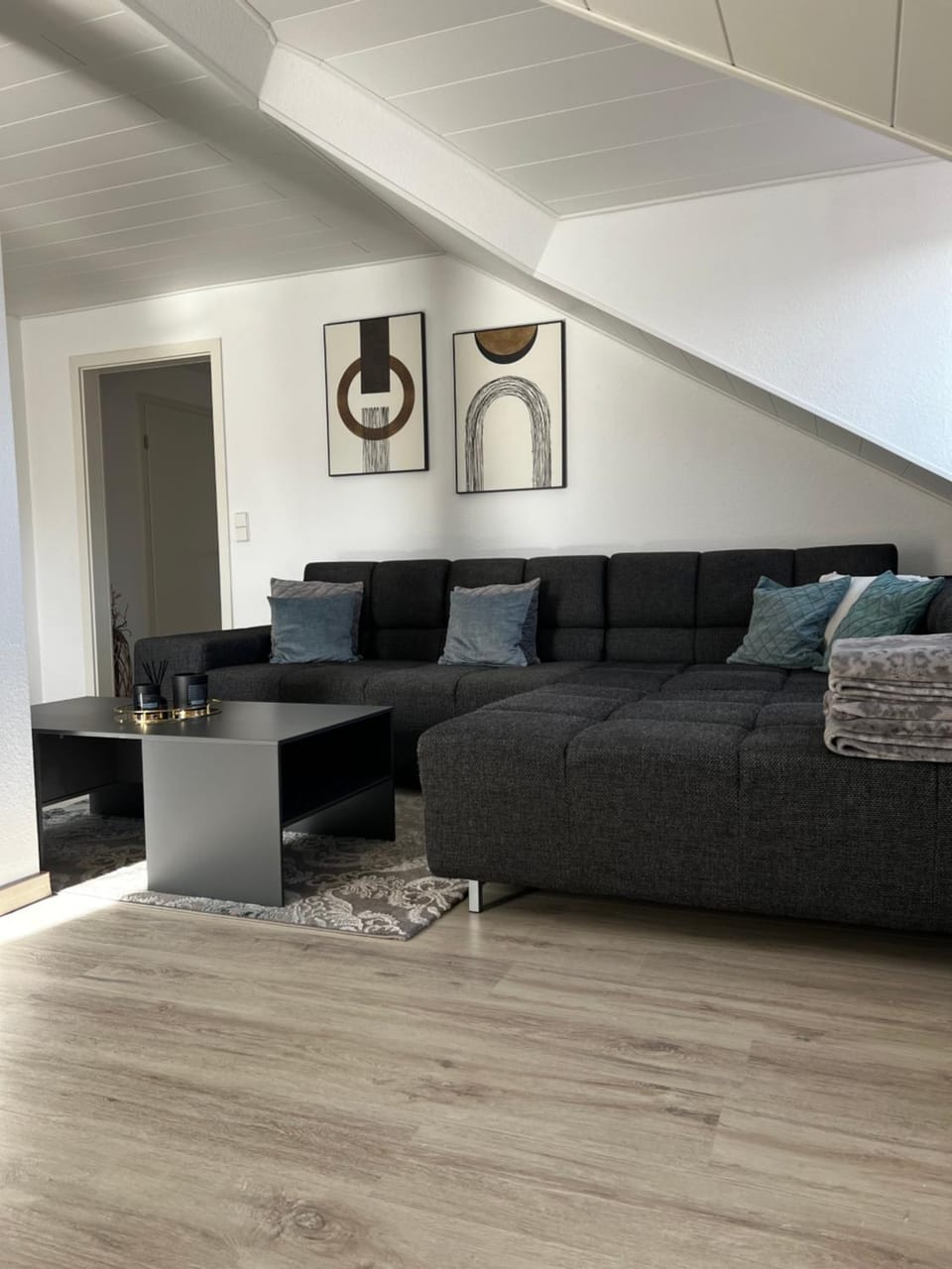 Living room, Seating area