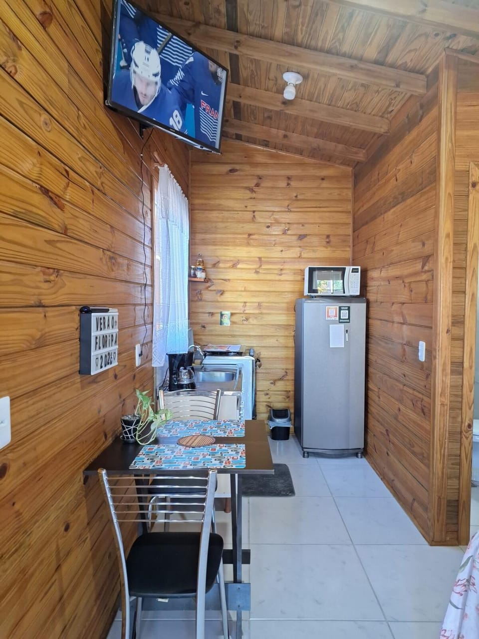 TV and multimedia, Kitchen or kitchenette, Dining area, minibar