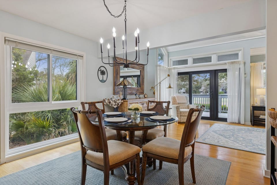 Seating area, Dining area