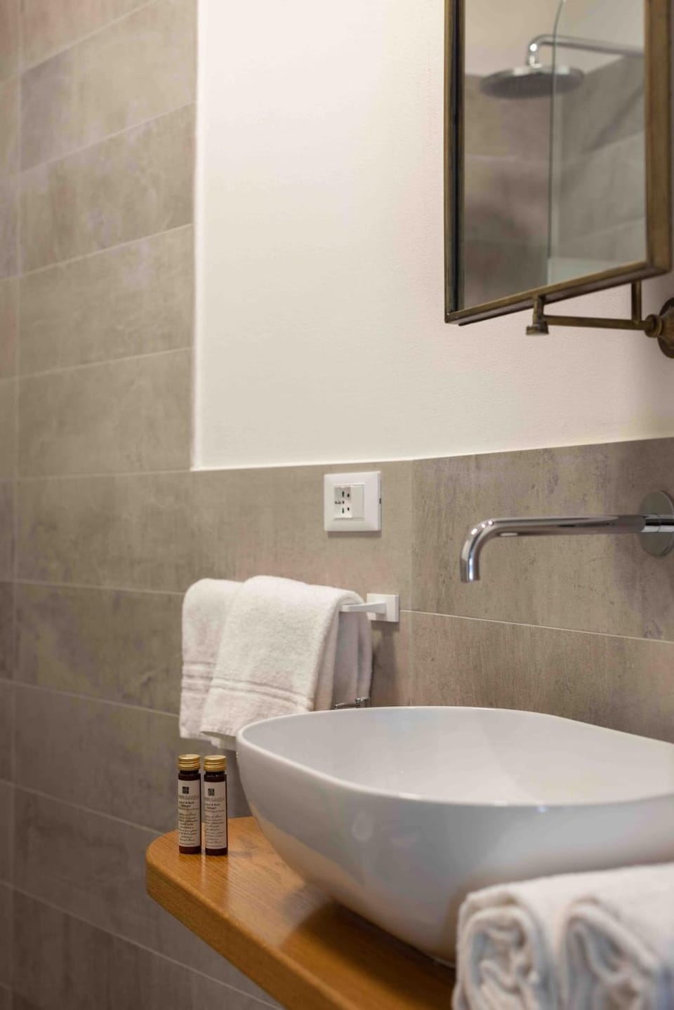 Bathroom, towels