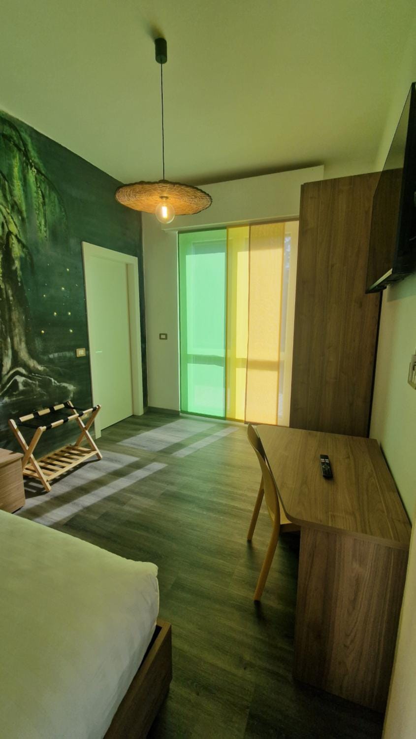 Bed, TV and multimedia, Photo of the whole room, Bedroom, wardrobe