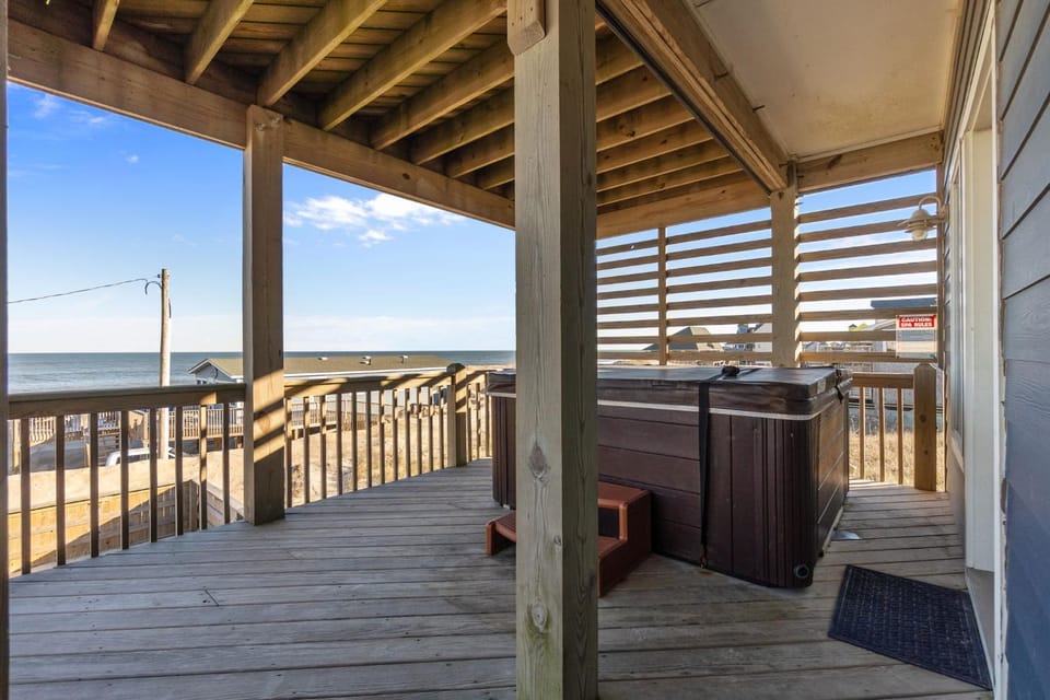 RO120 The Knotty Whale House in Rodanthe