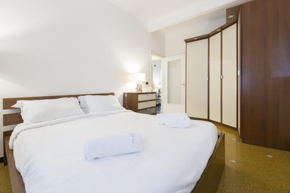 Bed, Photo of the whole room, Bedroom, towels, wardrobe