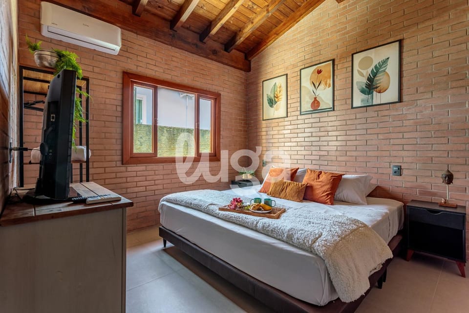 LUGA Cozy House 450m from the beach House in Florianopolis