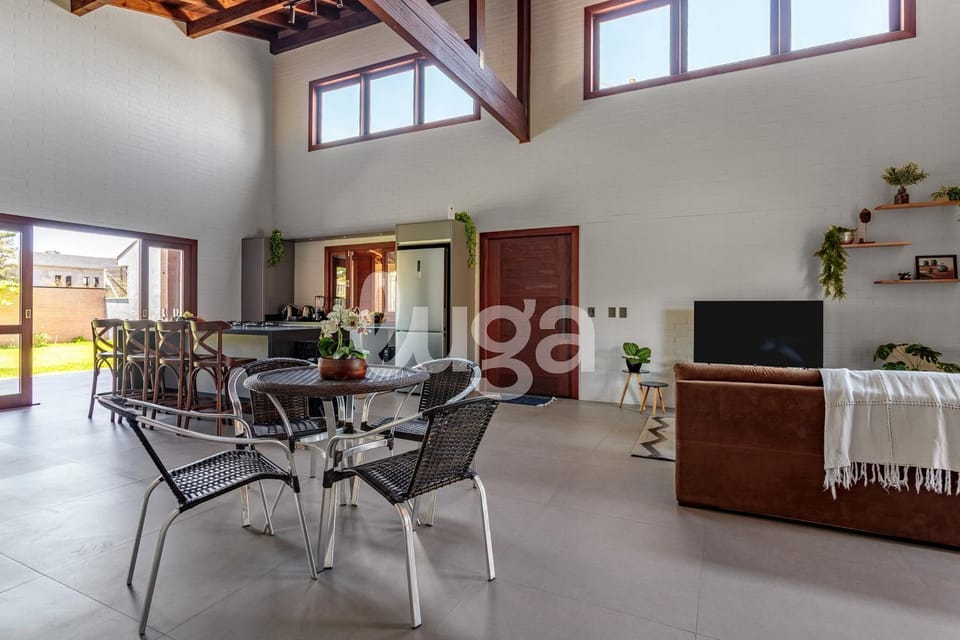 LUGA Cozy House 450m from the beach House in Florianopolis