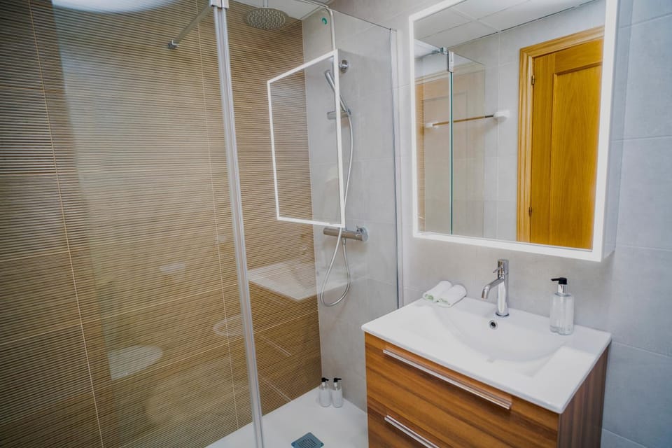 Shower, Bathroom, towels