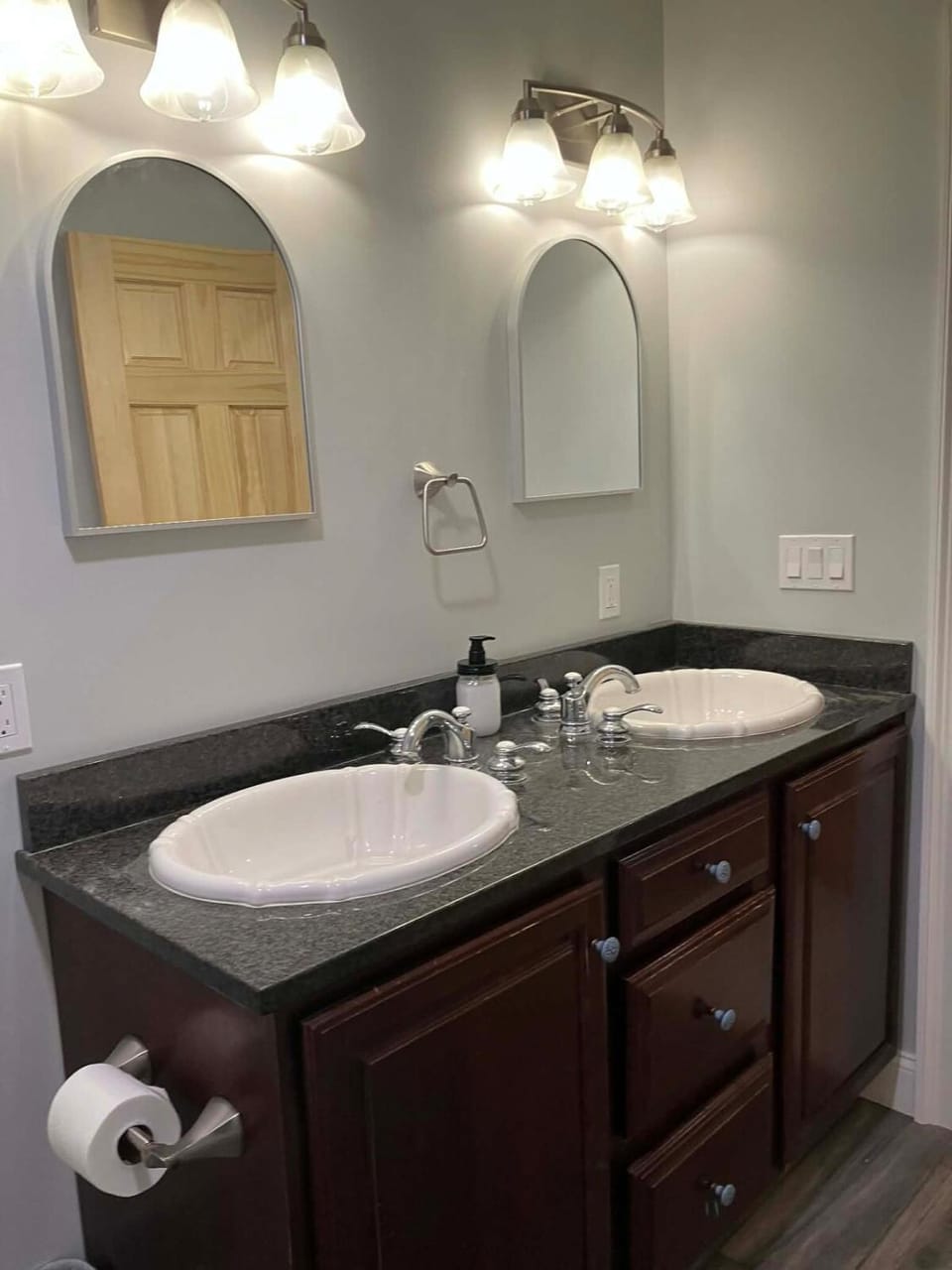 New Modern Townhouse by Bowdoin College & DT Unit 1 Apartment in Brunswick