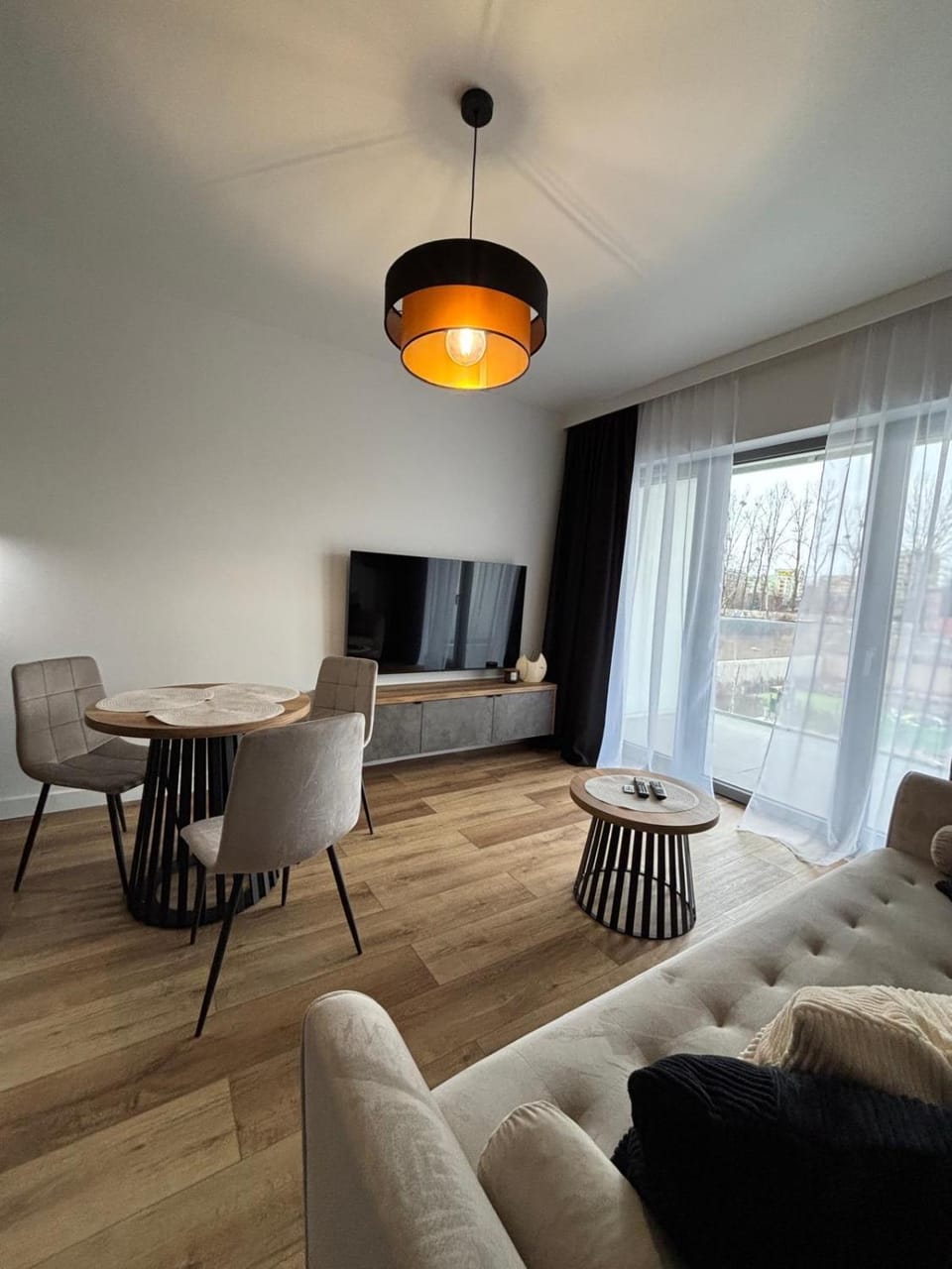 Communal lounge/ TV room, TV and multimedia, Living room, Seating area, Evening entertainment