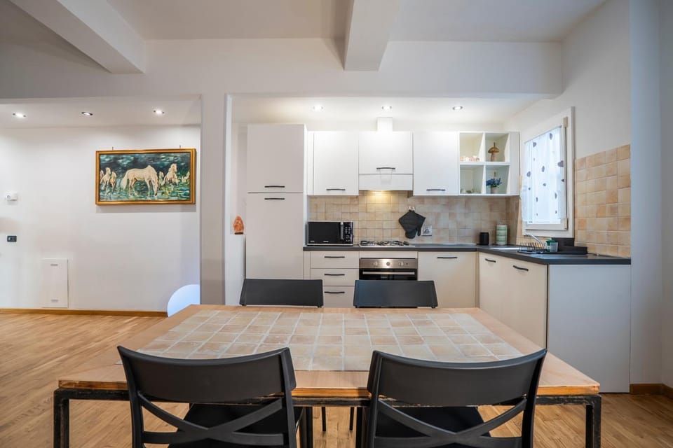 Kitchen or kitchenette, Kitchen or kitchenette, Living room, Seating area, Dining area, oven, stove