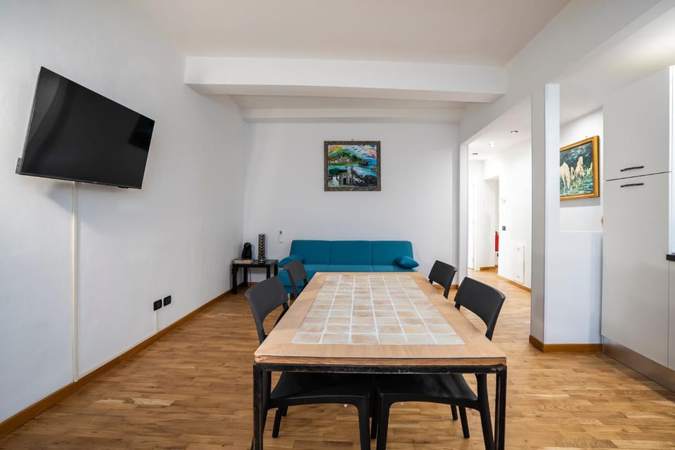 Communal lounge/ TV room, TV and multimedia, Living room, Dining area, Evening entertainment