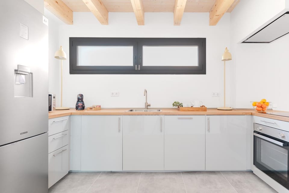 Kitchen or kitchenette, oven