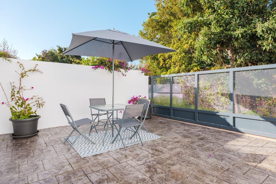 Patio, Dining area