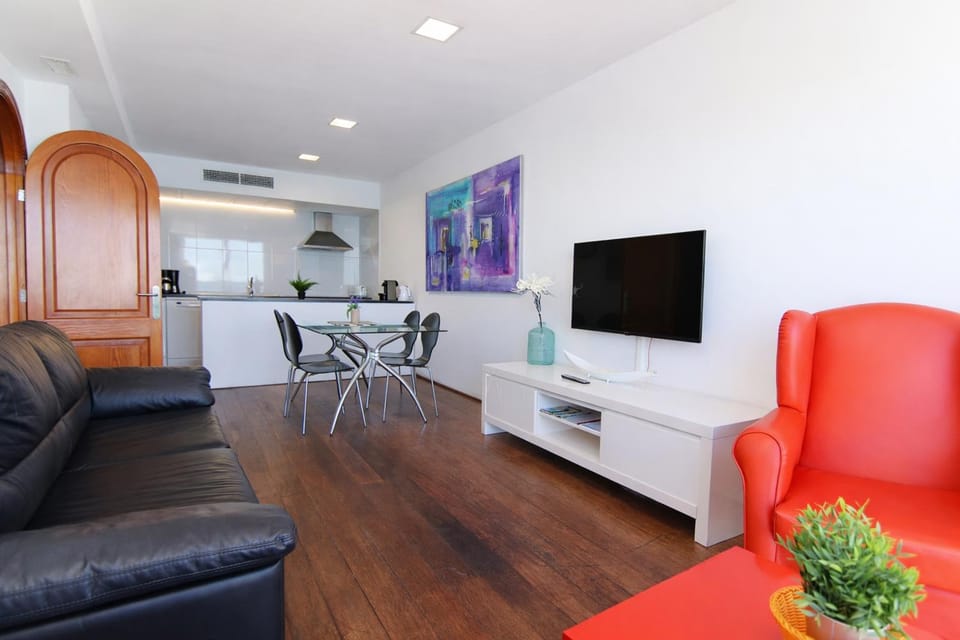 Communal lounge/ TV room, TV and multimedia, Kitchen or kitchenette, Living room, Seating area, Dining area, Evening entertainment, minibar