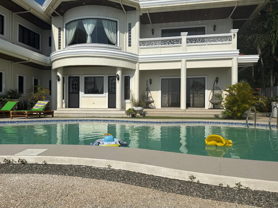 Pool view, Swimming pool, sunbed