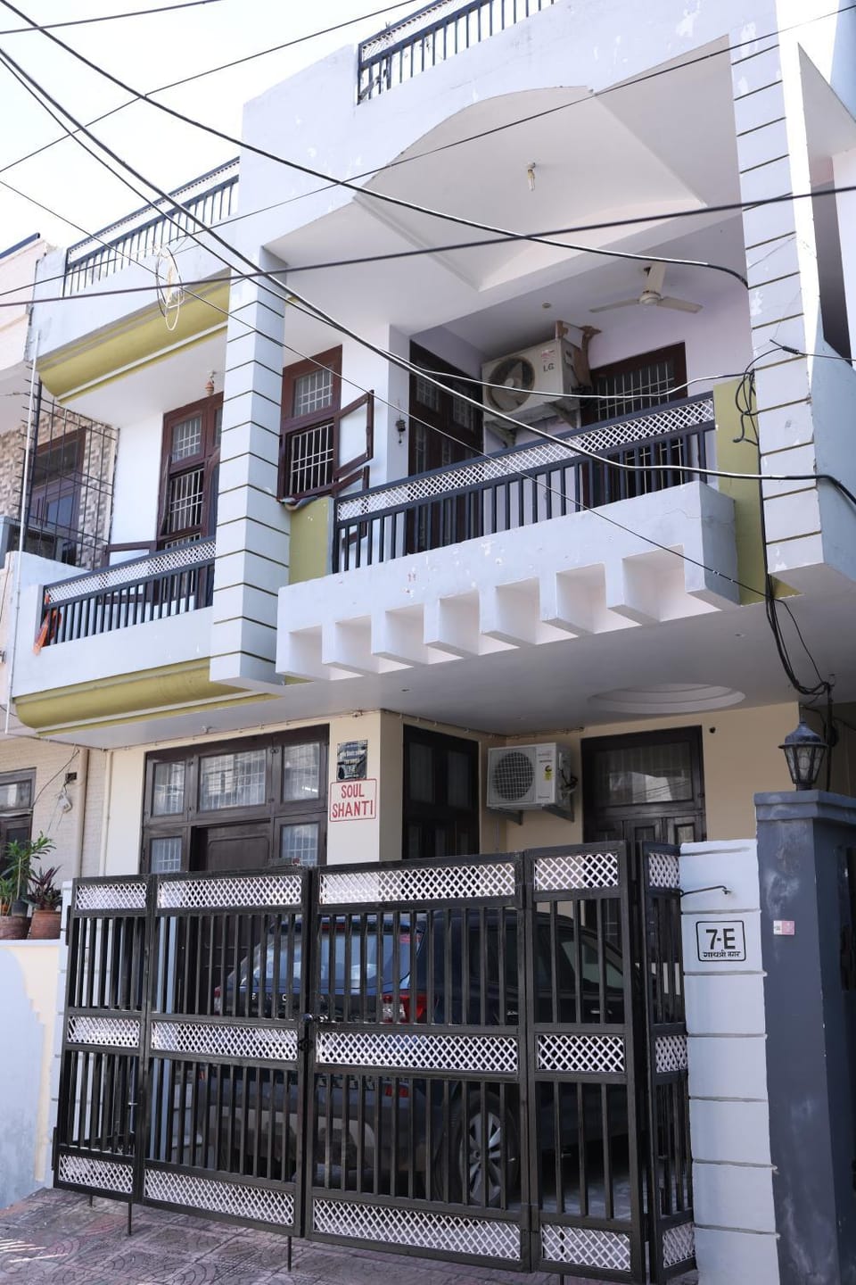 Facade/entrance