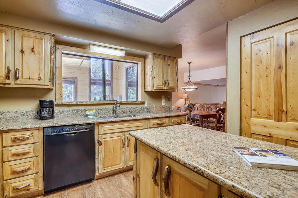 Experience Breckenridge in this cozy 3BR townhome with sauna and ski access Cedars 53 House in Breckenridge