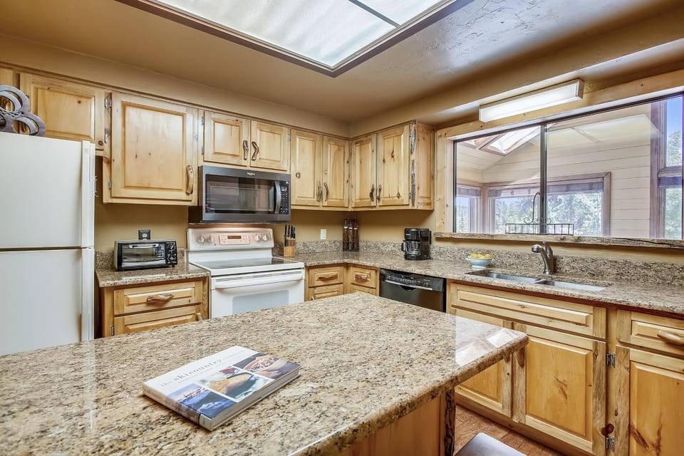 Experience Breckenridge in this cozy 3BR townhome with sauna and ski access Cedars 53 House in Breckenridge