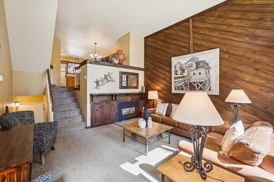 Cozy 2BR townhome with ski area views in Breckenridge, Cedars 3! House in Breckenridge