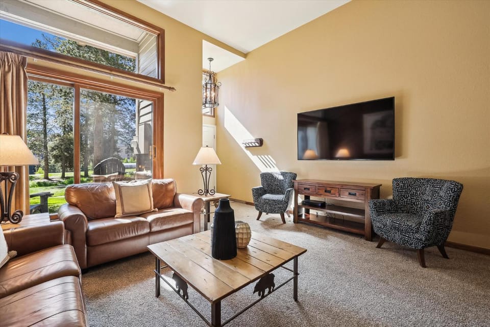 Cozy 2BR townhome with ski area views in Breckenridge, Cedars 3! House in Breckenridge