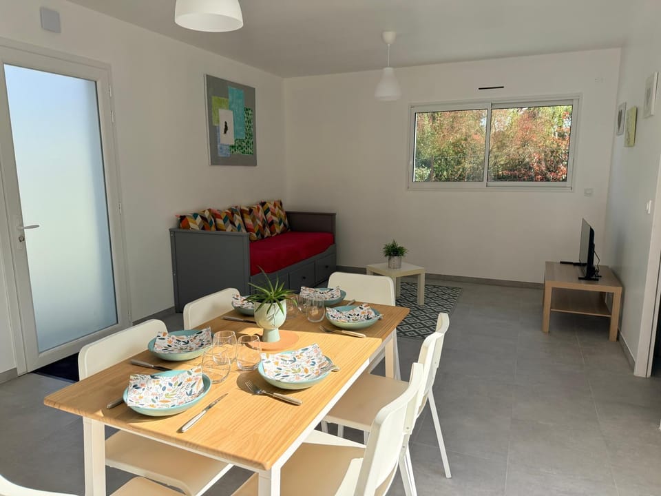 Living room, Dining area