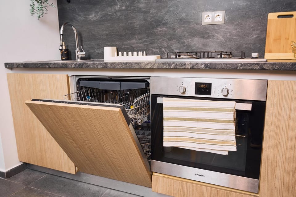 Kitchen or kitchenette, oven, stove