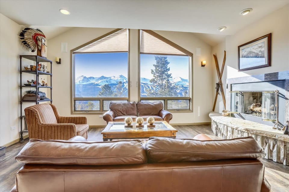 Charter Ridge 10 Spacious 4BR townhome in Breckenridge with ski area views and hot tub! House in Breckenridge