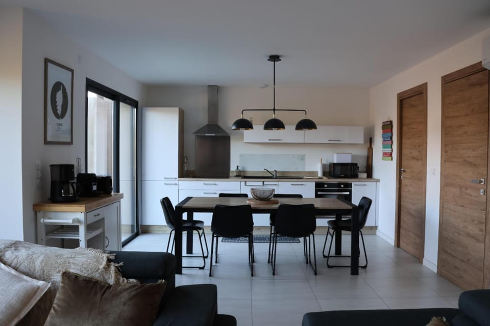 Kitchen or kitchenette, Dining area, kitchen