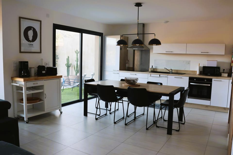 Kitchen or kitchenette, Dining area, dishwasher, oven, stove, toaster, kitchen