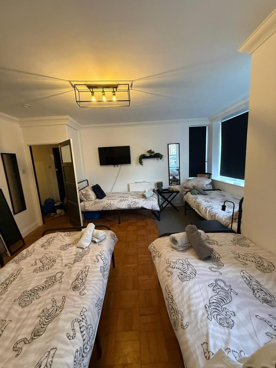 Lushlets City Centre house sleeps 35 House in Cardiff