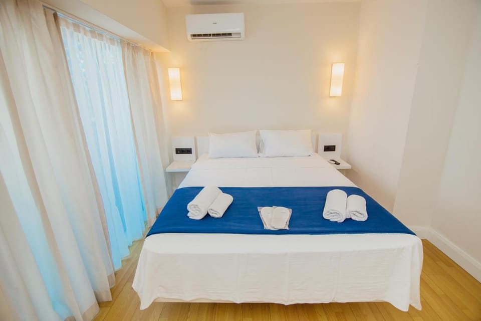 Bed, Photo of the whole room, Bedroom, towels, air conditioner