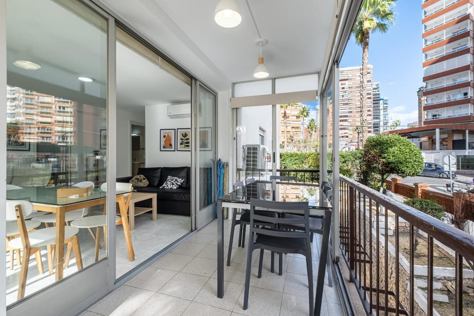 Day, View (from property/room), Balcony/Terrace, Living room, Dining area, Street view