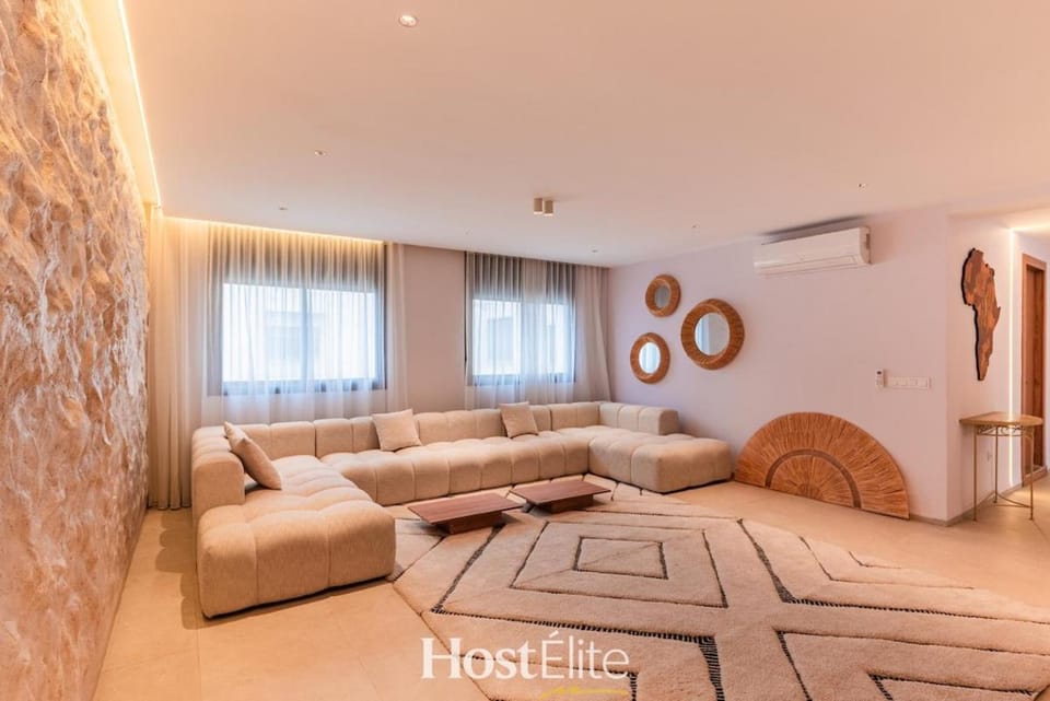 Living room, Seating area, air conditioner