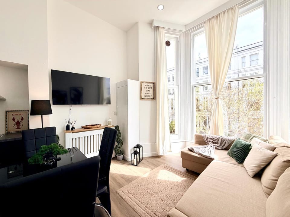 Kitchen or kitchenette, Living room, Dining area