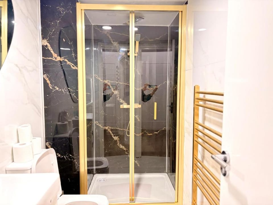 Shower, Toilet, Bathroom