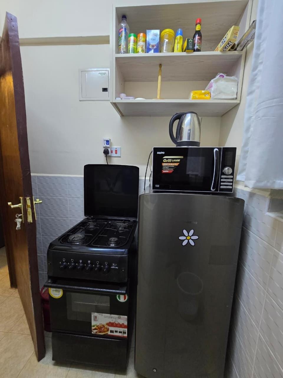 Coffee/tea facilities, Kitchen or kitchenette, oven