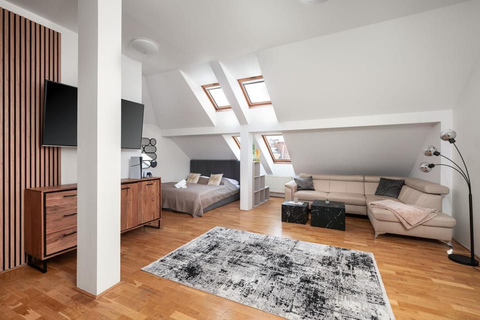 Communal lounge/ TV room, Bed, Living room, Evening entertainment