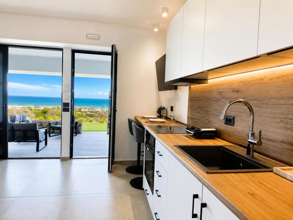 Dining area, Sea view, stove, kitchen