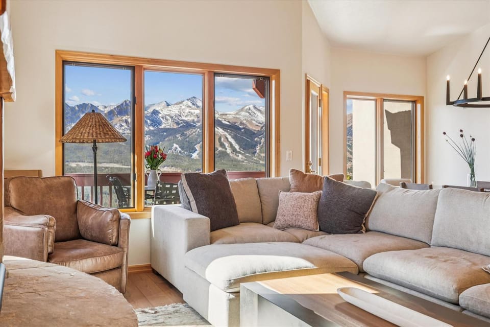 Charter Ridge 22 Great Views, Private Hot Tub! House in Breckenridge