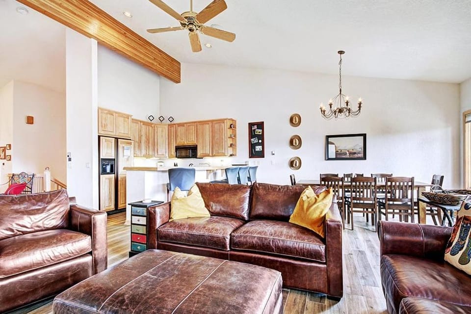 Spacious 4BR townhome in Breckenridge with ski area views and hot tub at Charter Ridge 60! House in Breckenridge