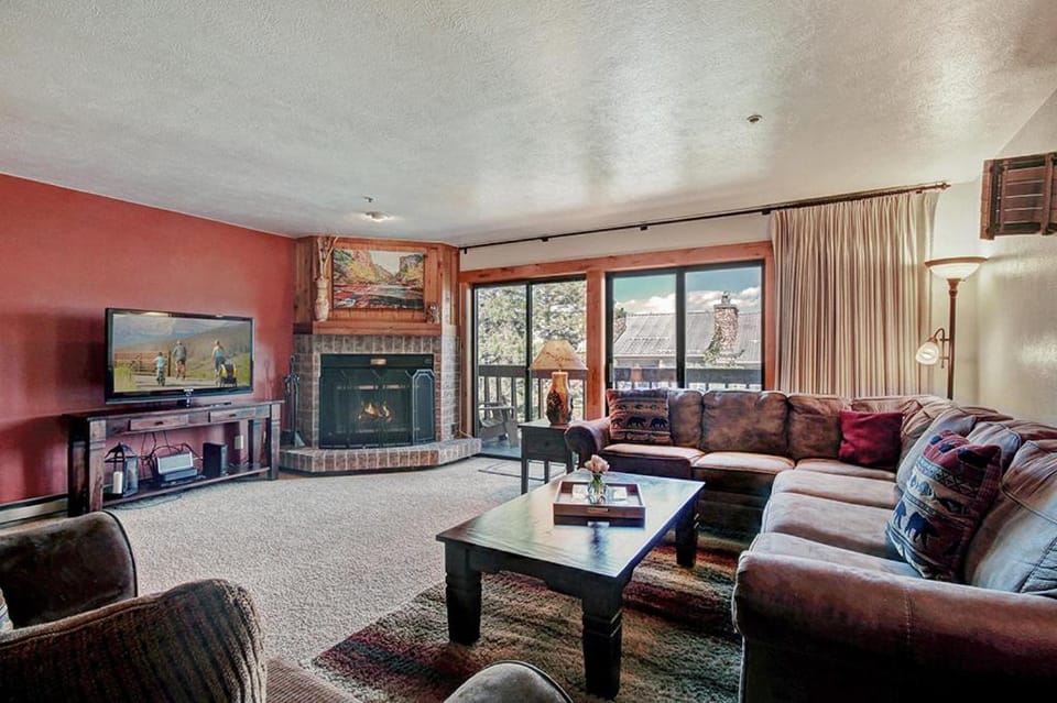 Cimarron 301, Cozy 2BR condo in Breckenridge, perfect for mountain getaways! House in Breckenridge