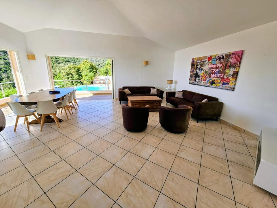 TV and multimedia, Living room, Dining area