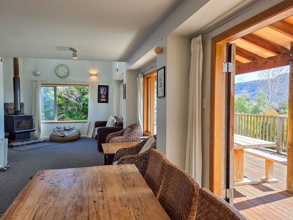 Patio, Living room, Seating area, Dining area, fireplace