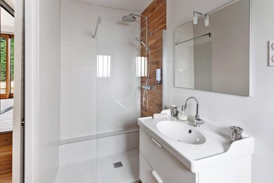 Shower, Bathroom, towels