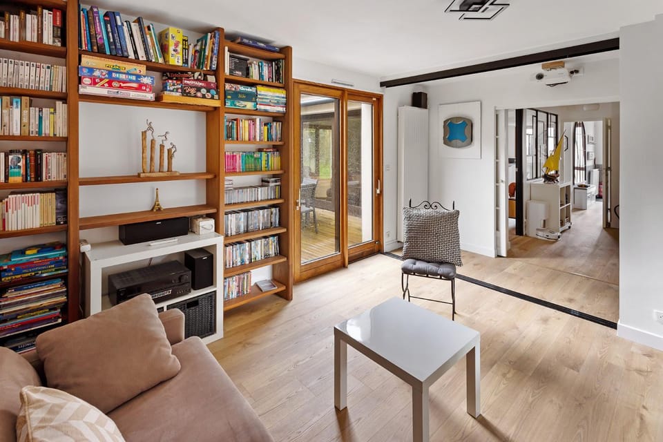 Library, Living room, Photo of the whole room, Seating area, Bedroom