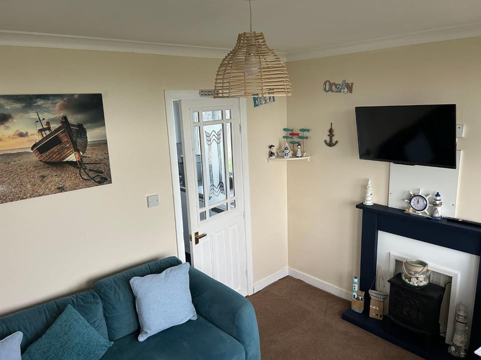 Communal lounge/ TV room, TV and multimedia, Living room