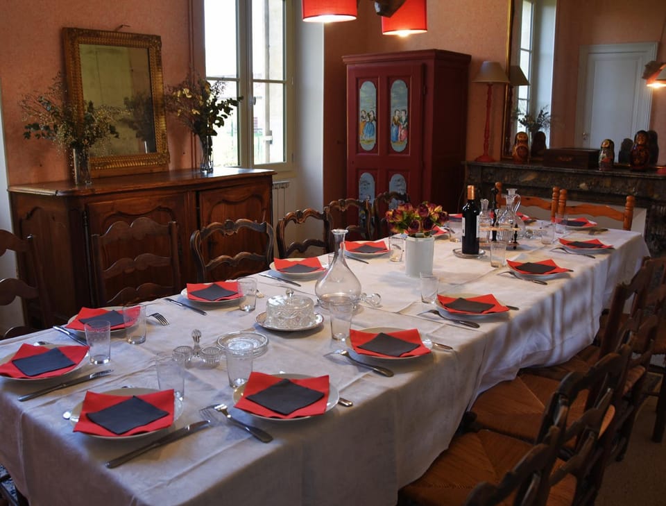 Dining area, Meals