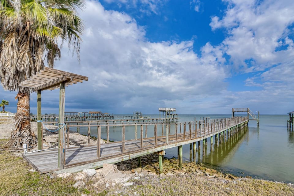 Saltwater Pool! Epic Galveston Bay Group Getaway! House in San Leon