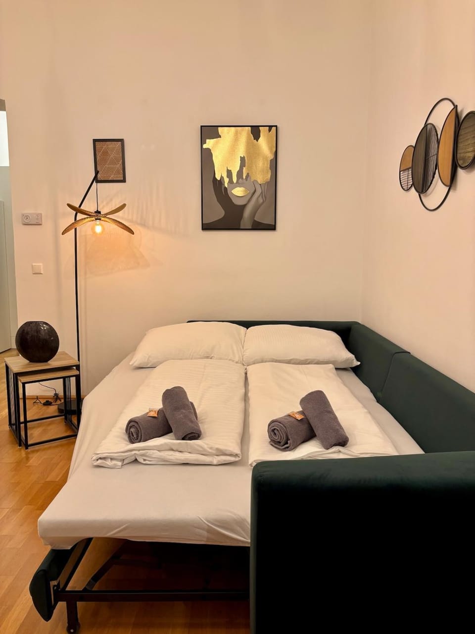 Bed, Living room