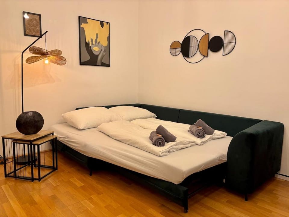 Bed, Living room
