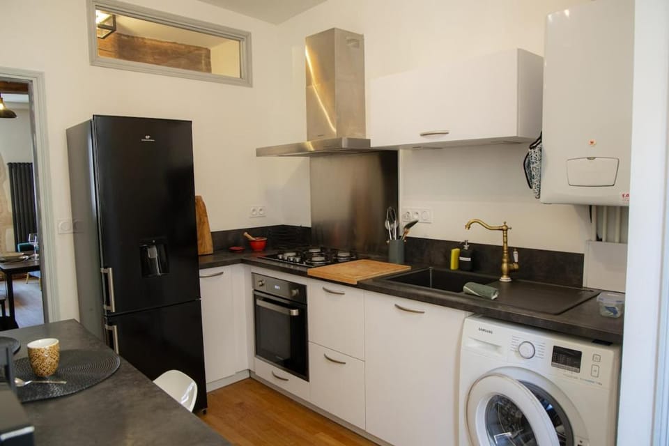 Kitchen or kitchenette, oven, stove, washing machine